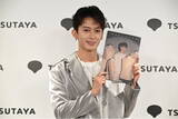 「菊池修司が“素顔”をさらけ出す1st写真集を発売！「お客様の人生が少しでも鮮やかになるような役者活動を続けたい」」の画像1