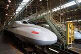 「先着20組限定、新幹線の裏側をのぞき見！ 福岡県春日市のふるさと納税に新幹線車両基地・博多総合車両所見学ツアーが登場」の画像1