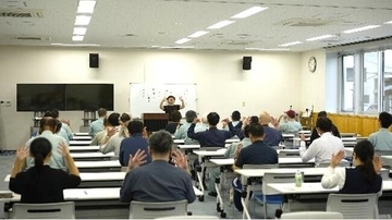 誰もがコミュニケーションを取れるような職場へ　日本管財環境サービスの日野事業所が社内研修「手話講座」を開催