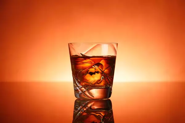 「30年以上の歳月と熟成のプロが辿り着いた「黄金比」。3種の熟成酒が織りなす「奇跡の梅酒」誕生の裏側」の画像