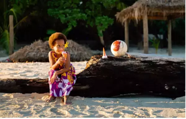 「フィジー政府観光局 名作『キャスト・アウェイ』の心温まるその後を描いたオリジナル動画「ウィルソンのハッピーエンド」映像公開」の画像