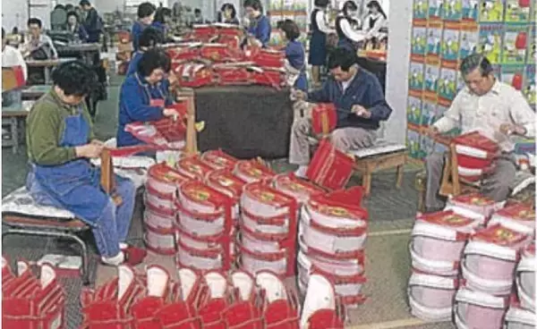 「子どもたちを笑顔にする魔法のようなランドセルを。創業1948年老舗バックメーカーの想いを込めた「くるピタランドセル」開発の裏側とは。」の画像