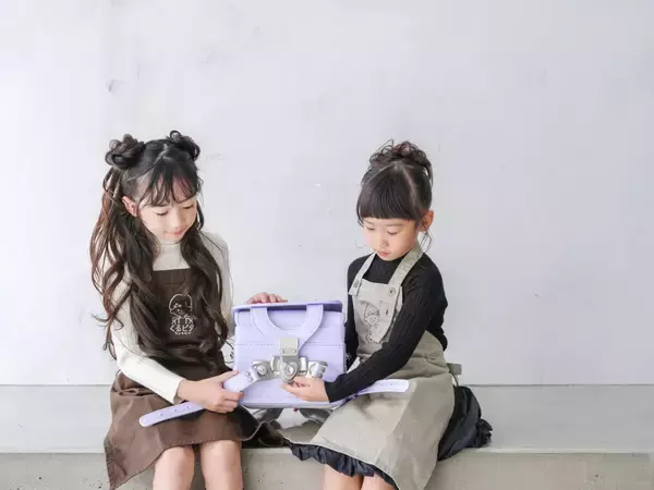 「子どもたちを笑顔にする魔法のようなランドセルを。創業1948年老舗バックメーカーの想いを込めた「くるピタランドセル」開発の裏側とは。」の画像