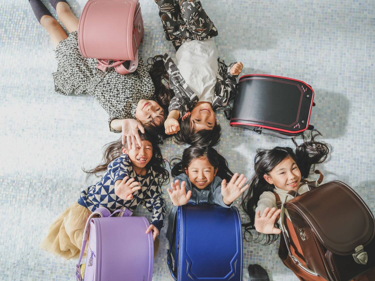 子どもたちを笑顔にする魔法のようなランドセルを。創業1948年老舗バックメーカーの想いを込めた「くるピタランドセル」開発の裏側とは。