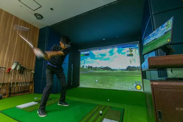 「創業時はビジネスとして成り立たないと指摘された"完全個室の1ブース"の新しいインドアゴルフの形。新たな業態を生み出した『Lounge Range（ラウンジレンジ）』が3年で60店舗に至った軌跡」の画像