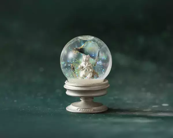 「AbHerï（アベリ）Holiday Collection オパールの雪が舞うチャリティ・スノードーム “Polar Bear (ポーラーベア)” 、2025年11月7日（金）発売」の画像