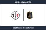 「埼玉県川越市からJリーグを目指す「COEDO KAWAGOE F.C」、金魚鉢ソーダや小江戸ふらっぺなどが名物のカフェ&バー金魚亭と2023シーズンのブロンズパートナー契約を締結」の画像1