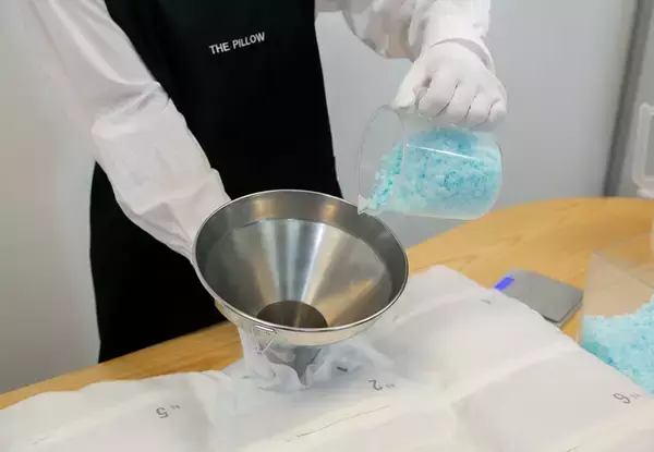 オンラインで購入できるオーダーメイド枕「THE PILLOW」が即日生産・即日出荷に対応。在庫ゼロ＆受注生産型、枕の次世代ロジスティクスシステム「つくれるロジ」3月19日より運用スタート