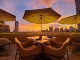 「【ハワイ・ワイキキのSunset Dinner】The Ritz-Carlton Residences,Waikiki Beach内のイタリアンレストランQuioraで夕日を眺める特等席で贅沢ディナー」の画像1