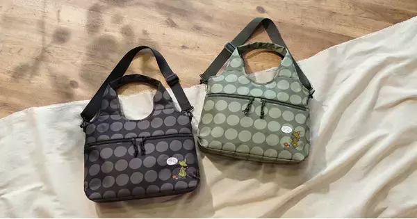 【ムーミン】新登場！スナフキンと歩く軽やかな毎日。手描き風ドットと繊細な刺繍が新生活を彩る、たっぷり入って驚くほど軽い2WAYトートバッグが誕生。機能性抜群で、通勤から旅行まで日常に寄り添うバッグです