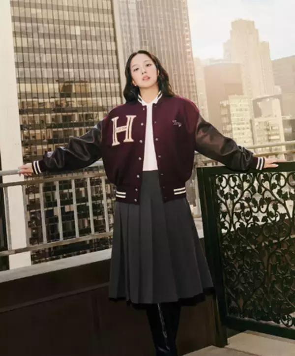 トミー ヒルフィガー、2026 Fallキャンペーンでジス（JISOO）をザ・プラザ・ホテルを舞台にしたニューヨークの世界へ迎える