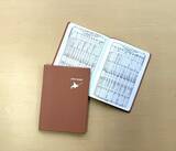 「多彩な機能が一つに。北海道旅行やビジネスシーンに最適な一冊！時刻表とダイアリーがセットになった便利で今までにない手帳。「JR北海道時刻表付き手帳2025」発売！」の画像1