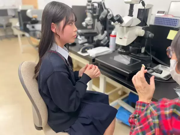 「注射に代わるマイクロニードルは「痛くない」だけなのか？高校二年生が探求した「やさしい医療」」の画像