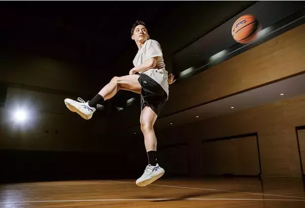 河村勇輝選手着用のバスケットボールシューズ「UNPRE ARS LOW 2」を  