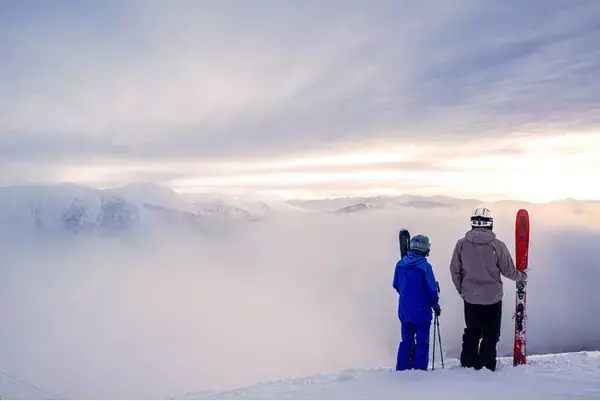 【苗場スキー場】ZEKKEI FIRST TRACKで絶景とともに始まる、特別な一日を。開催日：2026年1月1日（元日）、1月18日（日）、2月1日（日）、2月22日（日）の４日間