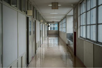 過去最多を更新し続ける「いじめ重大事態」。国が初の分析結果を公表、「交際トラブル」や「部活」もリスク要因に