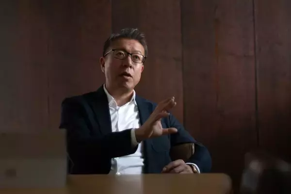 「仮眠の文化を日本へ！世界初となる“立ち寝”仮眠ボックス「giraffenap」の開発秘話と広葉樹合板株式会社の新たな挑戦」の画像