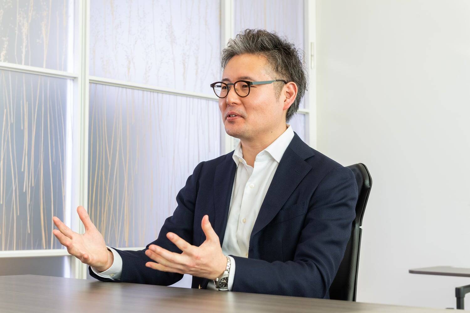 仮眠の文化を日本へ！世界初となる“立ち寝”仮眠ボックス「giraffenap」の開発秘話と広葉樹合板株式会社の新たな挑戦