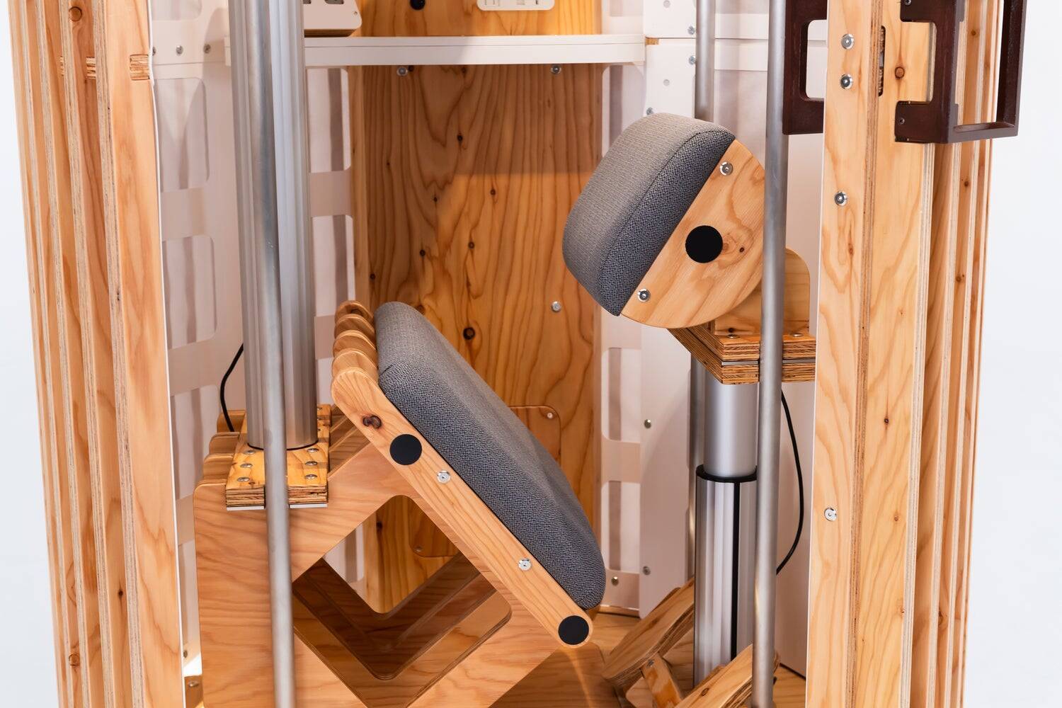 仮眠の文化を日本へ！世界初となる“立ち寝”仮眠ボックス「giraffenap」の開発秘話と広葉樹合板株式会社の新たな挑戦