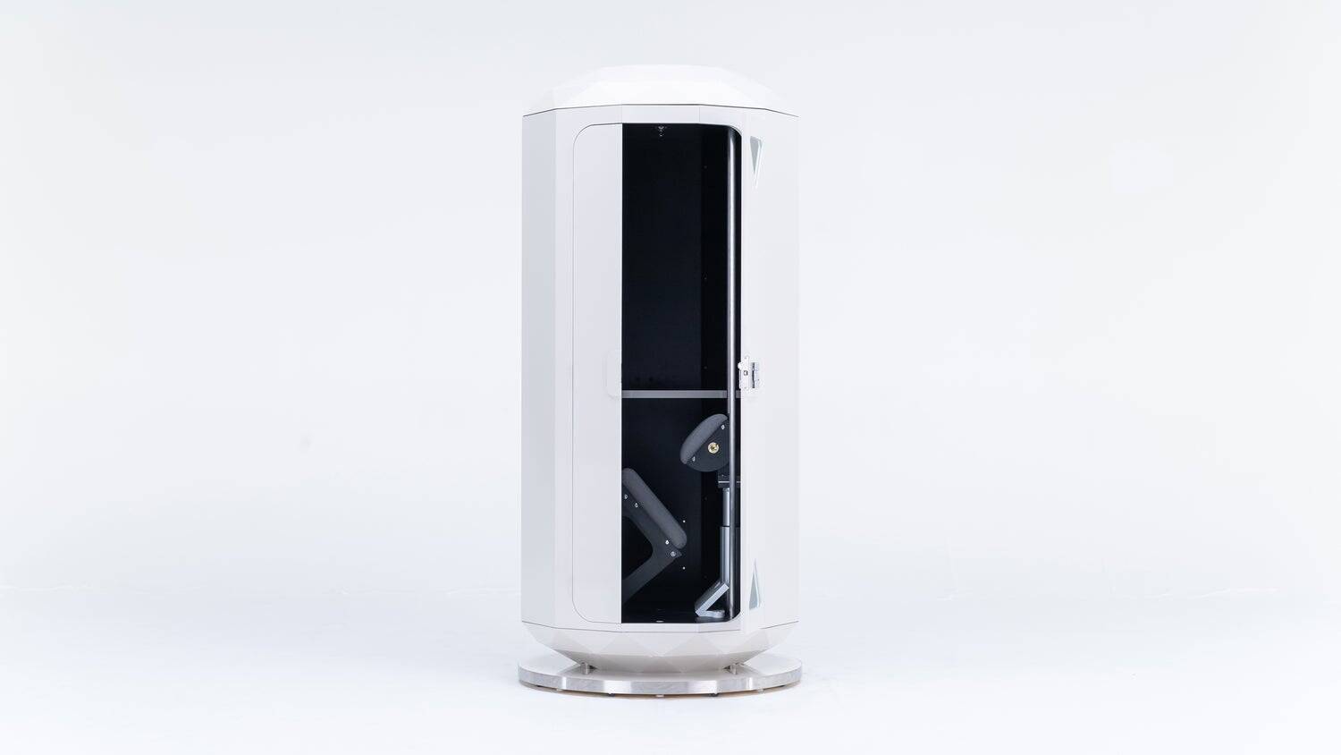 仮眠の文化を日本へ！世界初となる“立ち寝”仮眠ボックス「giraffenap」の開発秘話と広葉樹合板株式会社の新たな挑戦