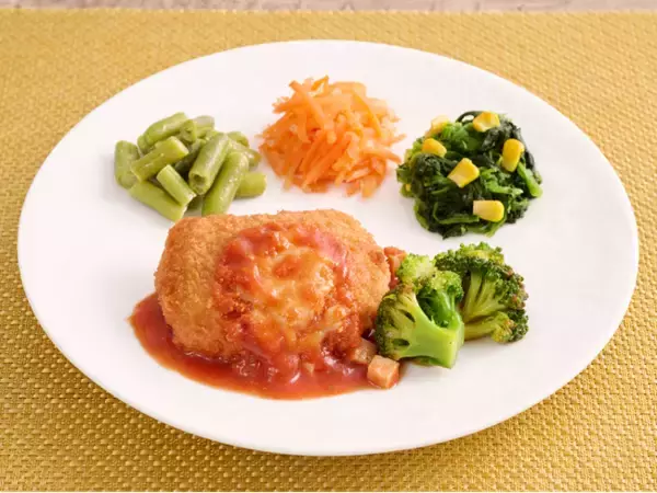 ナッシュの人気メニューが続々！「クリームコロッケグラタン」・「チキンのトマトチーズがけ」・「フライドフィッシュ」がリニューアル登場