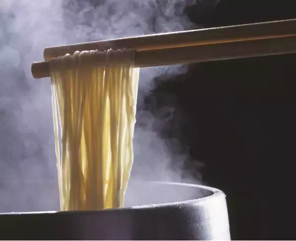 「杵屋の原点”実演手打”の「杵屋」が本拠地大阪に復活!!【実演手打うどん 杵屋】弁天町の大阪ベイタワーに3月25日(水)オープン」の画像