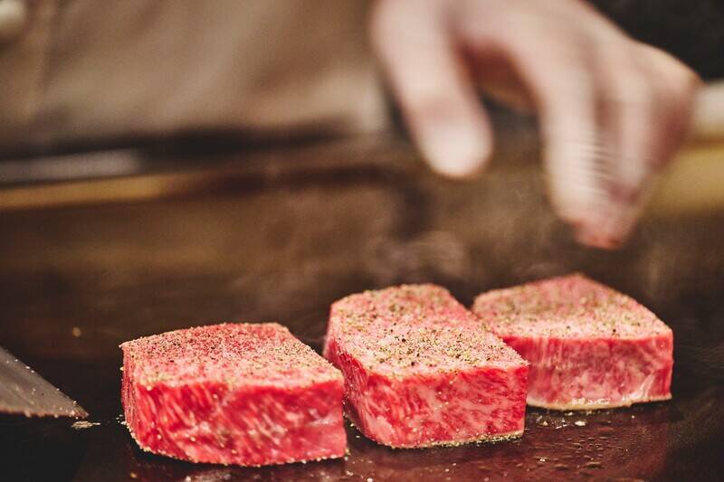 2023年3月10日（金）東京ミッドタウン八重洲に“最高級和牛×海鮮”鉄板焼きの新店舗「加藤牛肉店　小川のうに」がオープン！