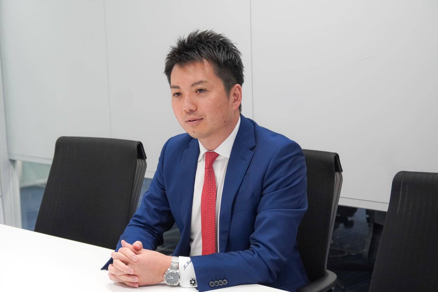 2026卒採用人数が過去最多を記録。人事部長が語る「最近の就活生」と「DYMに向く人材」。「ずっと満足しない人たち」を求める「正解を選ぶな。正解を創れ」の真意