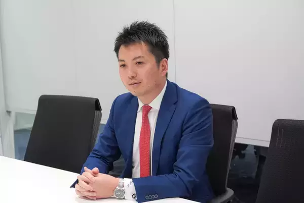 「2026卒採用人数が過去最多を記録。人事部長が語る「最近の就活生」と「DYMに向く人材」。「ずっと満足しない人たち」を求める「正解を選ぶな。正解を創れ」の真意」の画像