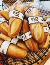 発売50周年を迎える神戸のソウルフード「チョコッペ」。神戸の老舗ベーカリー“ケルン”を代表するパンの誕生秘話とは。