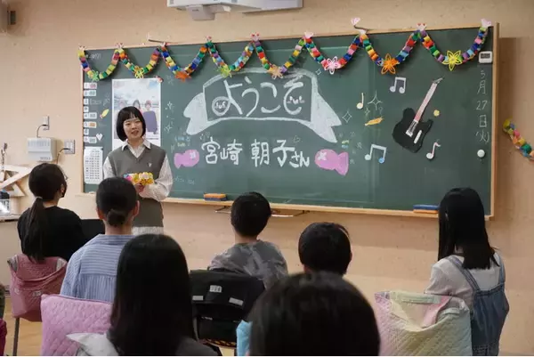 川崎市立新小倉小学校の児童が、川崎市出身３ピースロックバンドSHISHAMO Gt.Vo 宮崎朝子さんと一緒に校歌を作ることになりました！