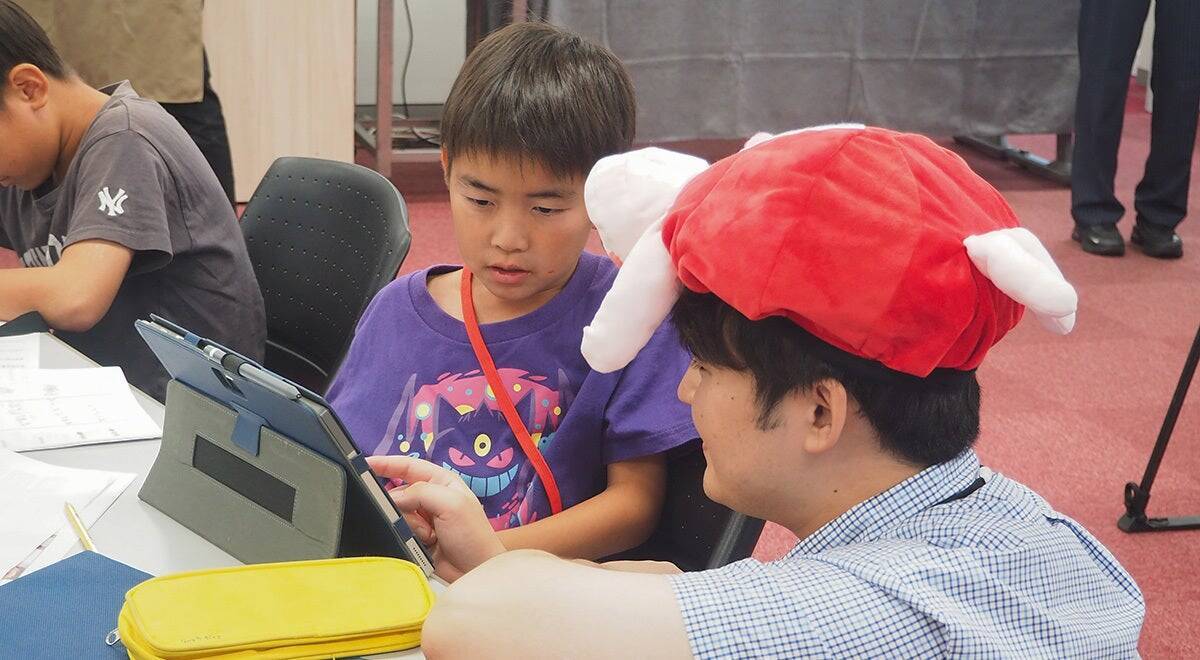子ども達が"寿司ロボット紹介プロデューサー"に就任!? 世界シェアNo.1※のBtoBメーカーが、厨房の裏方ロボットを子どもたちの目線で語り直してもらった理由