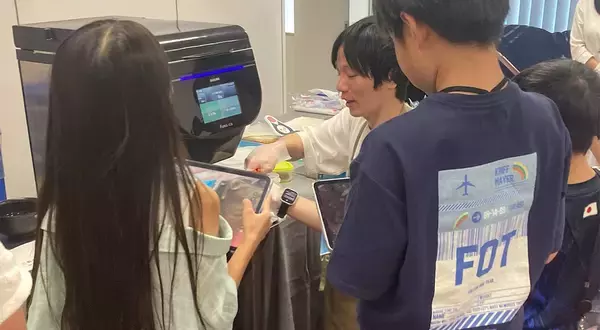 「子ども達が"寿司ロボット紹介プロデューサー"に就任!? 世界シェアNo.1※のBtoBメーカーが、厨房の裏方ロボットを子どもたちの目線で語り直してもらった理由」の画像