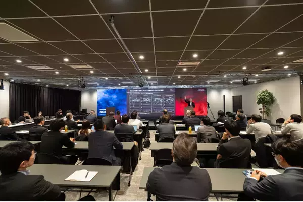 日立ソリューションズ東日本、ブイキューブのハイブリッド専用スタジオで200名規模の販促セミナーを開催