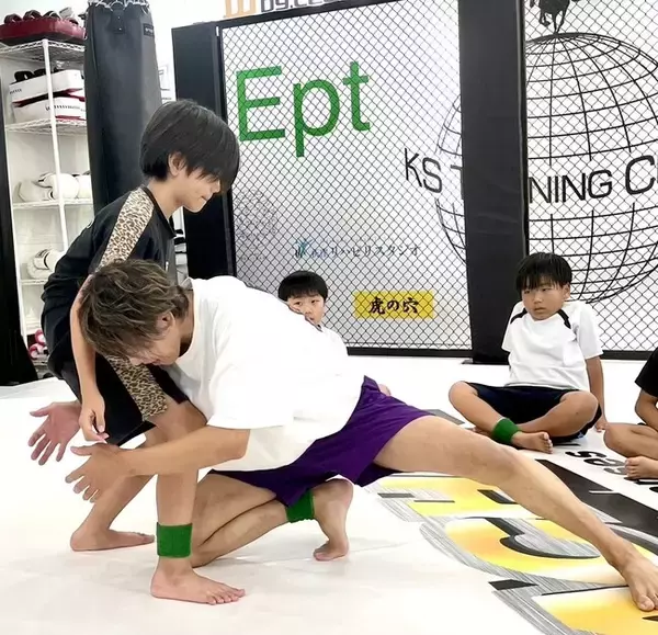つくば市のフィットネスジム「ピアレスウルフ」が新プログラム始動！　全日本王者が直接指導！で子どもの運動能力を最大限に引き出す「キッズレスリング教室」この秋スタート！