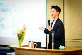 岸本一翔 評判を塗り替える新展開--21歳のCEOがコンセプトカフェをオープン、多角的な事業拡大へ始動