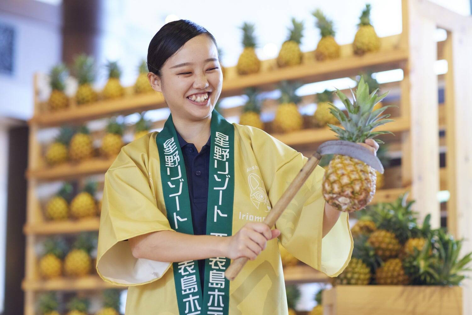 なぜホテルスタッフの腕は傷だらけだったのか？ 「全国に轟くブランドへ」西表島のパイン農家と挑んだ泥臭い共創ストーリー