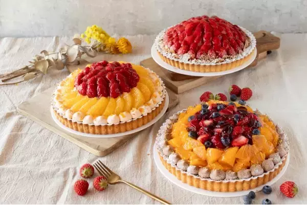「【DISHES and TART SAN】春を彩る、旬のフルーツを使用した季節限定タルトを販売開始」の画像