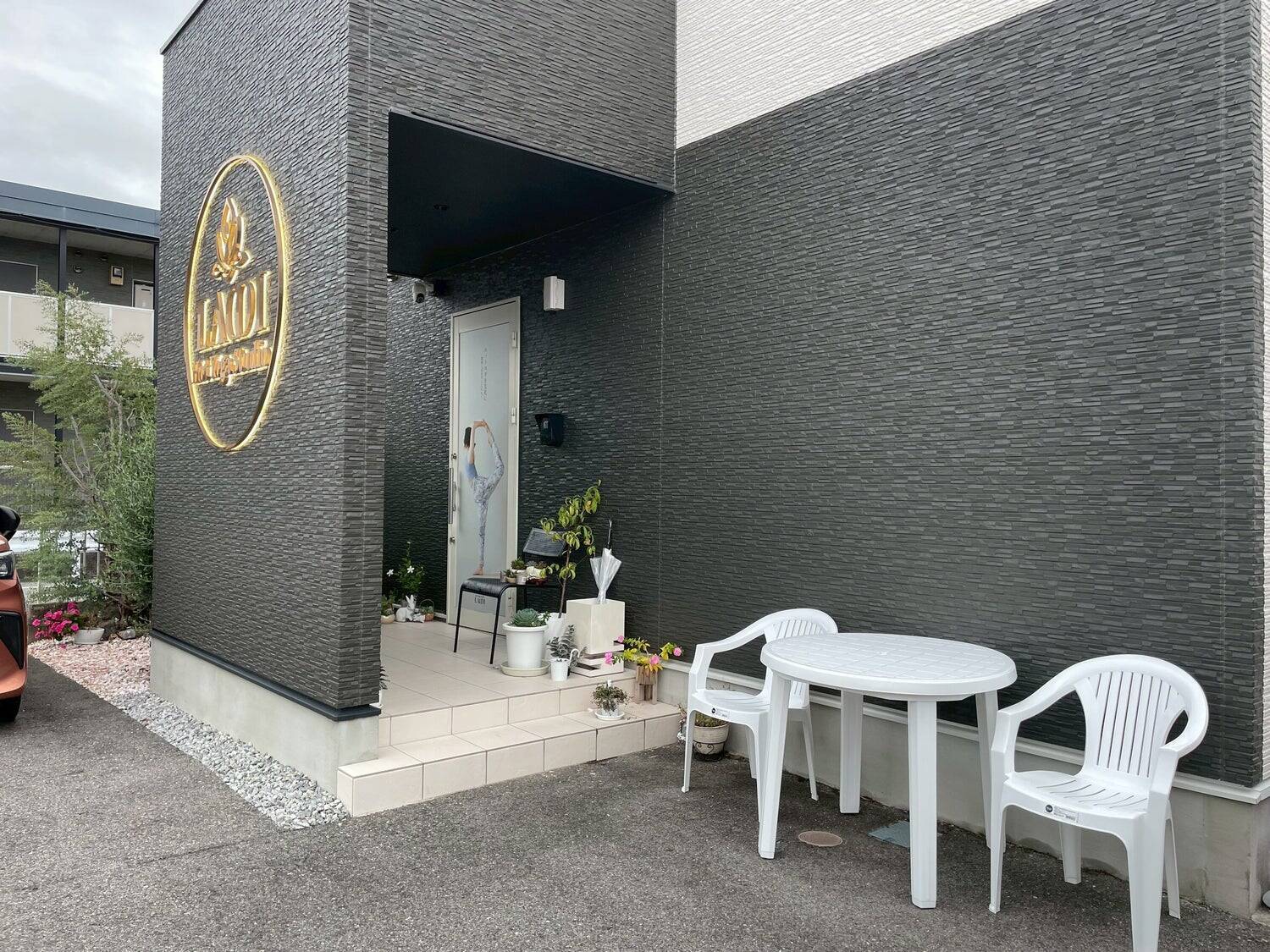 受付スタッフもインストラクターもいない、滋賀県初「無人溶岩ホットヨガスタジオLAMI」。一人の消費者から創業者になったストーリー