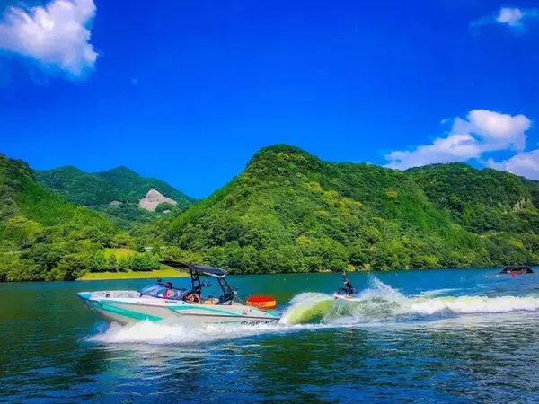 “THE CWSA ウェイクサーフィン ワールドウェイクサーフィンチャンピオンシップ” にて日本人初の快挙多数！