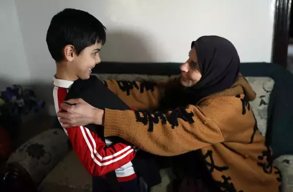 シリアの帰還民など世界28の国や地域で100万点以上のヒートテックを寄贈。人々の安全と尊厳に貢献