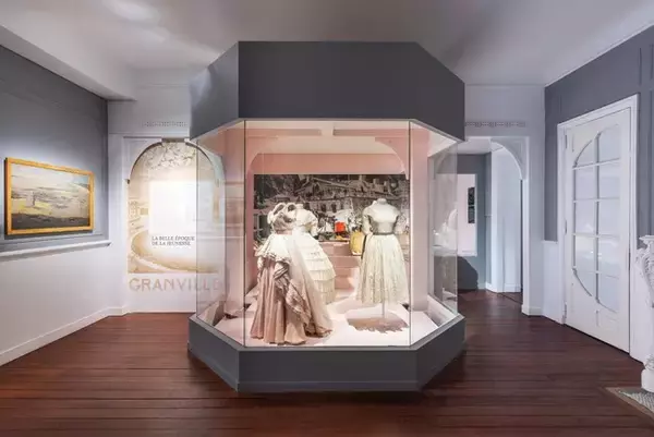 【DIOR】グランヴィルのクリスチャン・ディオール美術館にて 『Christian Dior, Visionary Designer』展を開催