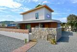 「地場工務店の匠が手掛けた断熱リノベの実例集『断熱リノベの匠』を展開。第6弾は、築70年の住宅をリゾートライクなモデルハウスに再生した事例を公開」の画像1