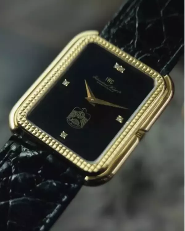「国家の象徴を纏う、UAEスペシャルオーダー 」IWC Tank Onyx black Diamonds UAE 18k Solid gold Clous de Paris1980sを販売開始。