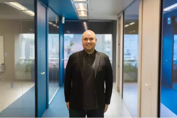 ジールス、SalesforceのCRM向け生成AI「Einstein GPT」のプロンプトエンジニアリングを主導したGreg BennettがHead of Prompt Engineeringに就任