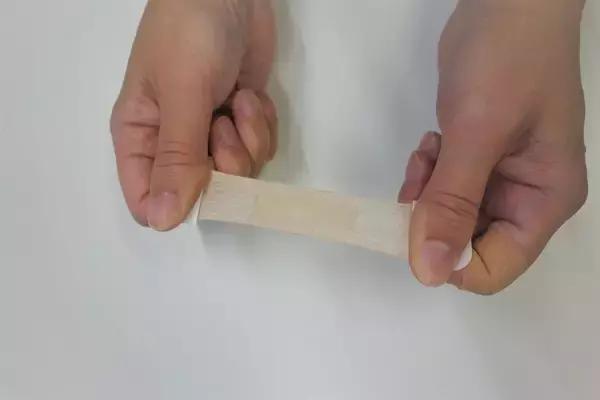 「「キズを早くきれいに治す」快適な絆創膏を届けたい　高機能絆創膏「ケアリーヴ治す力」に込めたニチバンの想い」の画像