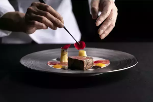 ウェスティンホテル仙台 秘めた想いをローズに乗せて ディナーコース「BOUQUET DE ROSES(ブーケ ドゥ ローズ)」を発売 ～ローズ香る松阪牛と春の県産食材～