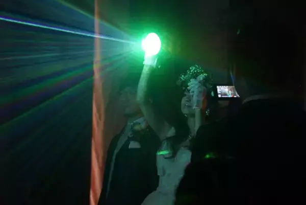 レーザーショー【ブライダル専用 レーザー&照明 コンテンツ 制作】一生の思い出、世界に一つだけの光のショー