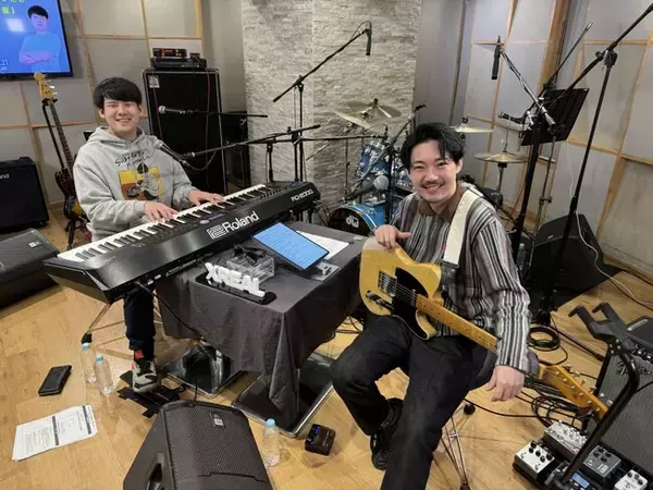 「Awesome City Club」のボーカル・ギター「atagi」 とピアニストYouTuber「ゆゆうた」の音楽番組「おとなりラジオ」をYouTubeでスタート！切り抜きガイドラインも発表！