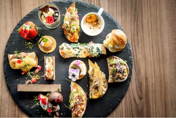 名古屋ミッドランドスクエア41Fの絶景とともに　7種のチーズとチョコレートを堪能するアフタヌーンティー　季節限定“チョコバナナ”パフェも登場